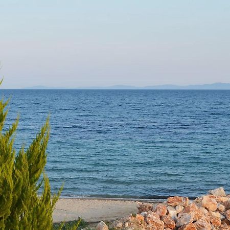 Lemon Beach Front Apartment, Nikiti Bagian luar foto