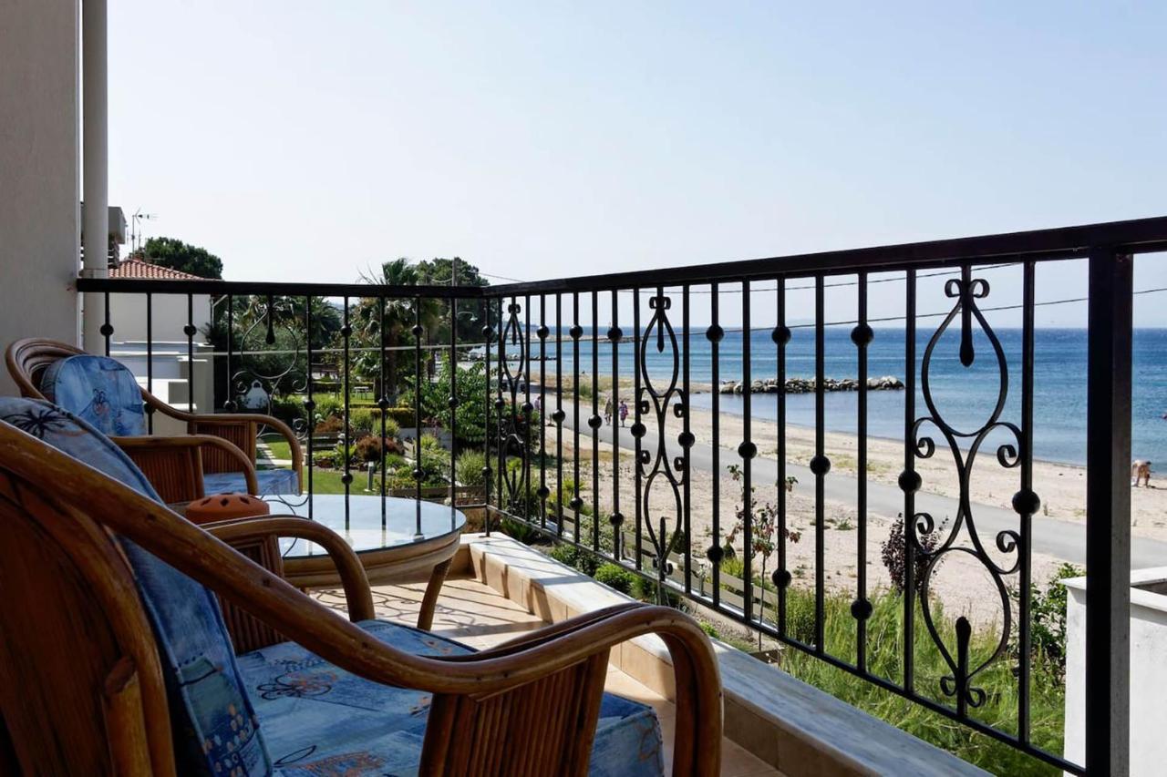 Lemon Beach Front Apartment, Nikiti Bagian luar foto