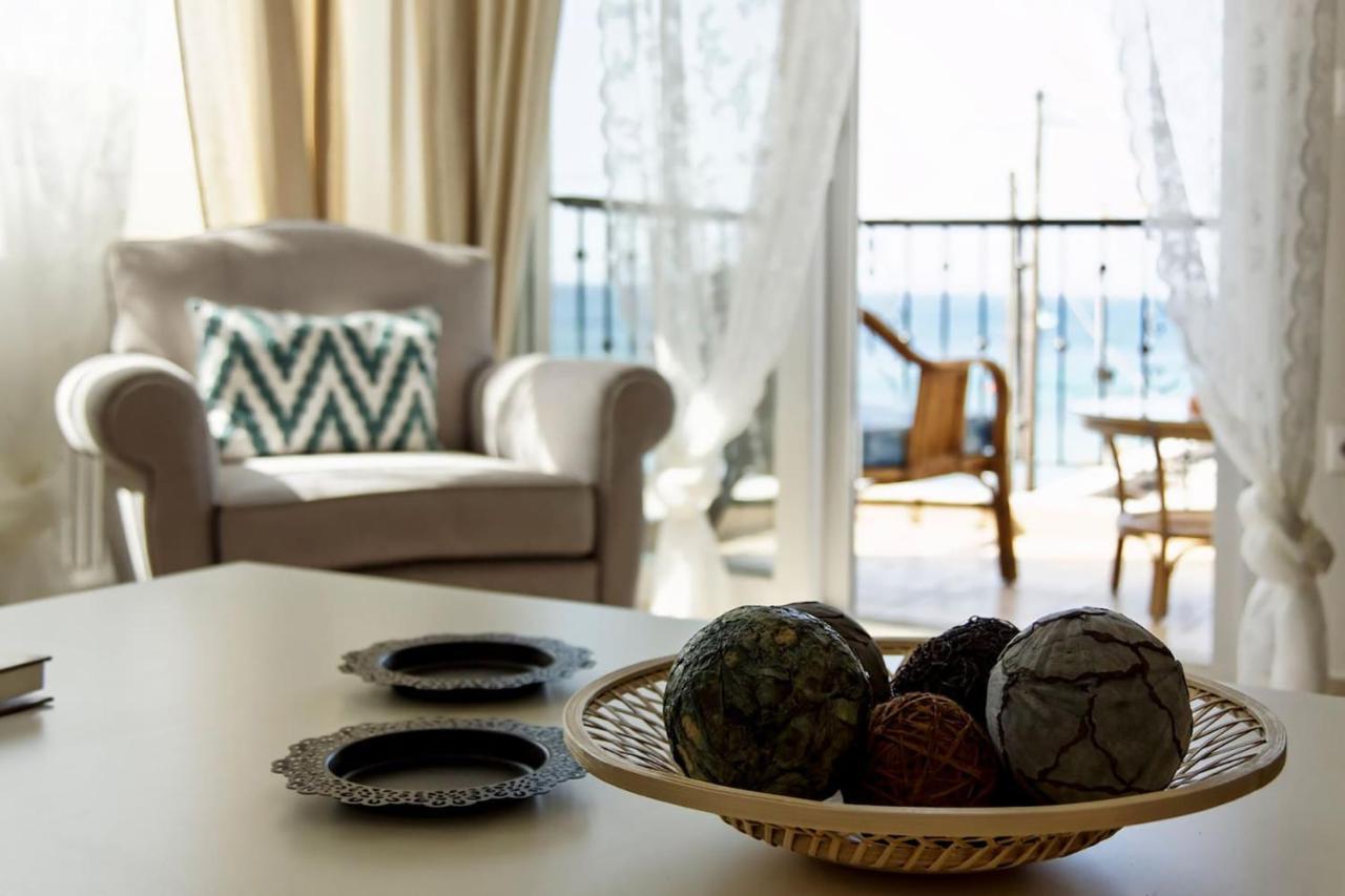 Lemon Beach Front Apartment, Nikiti Bagian luar foto