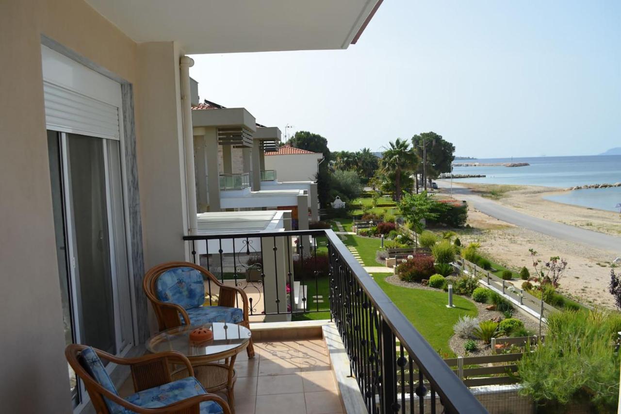 Lemon Beach Front Apartment, Nikiti Bagian luar foto