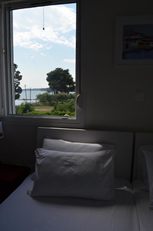Lemon Beach Front Apartment, Nikiti Bagian luar foto