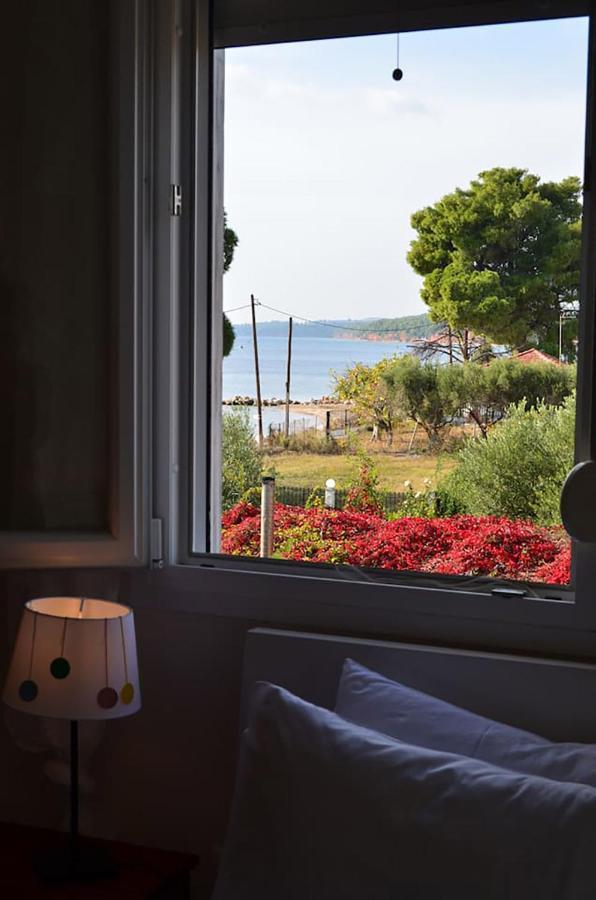 Lemon Beach Front Apartment, Nikiti Bagian luar foto